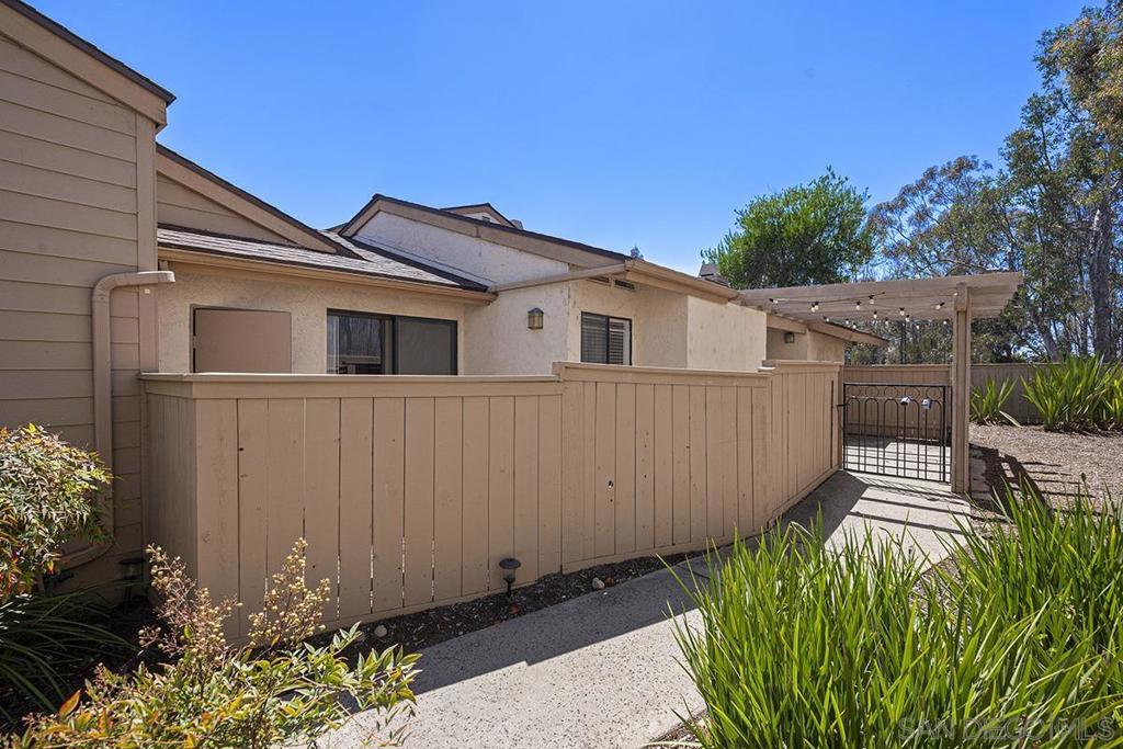 9903 Aviary Dr Property Photo 3