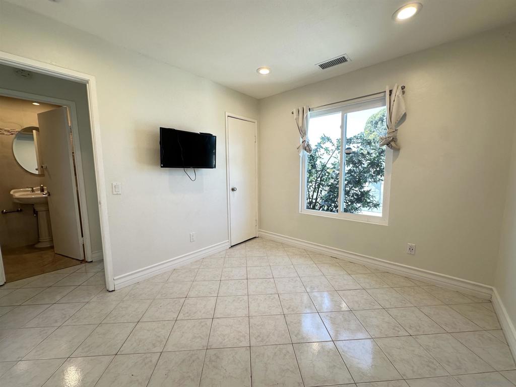 8665 Hillery Property Photo 18