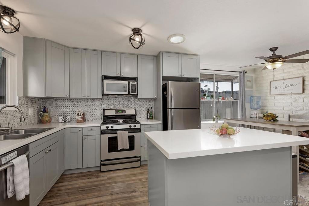 810 E Washington A Property Photo 1