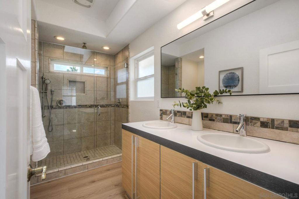 1011 13 Knowles Ave Property Photo 14