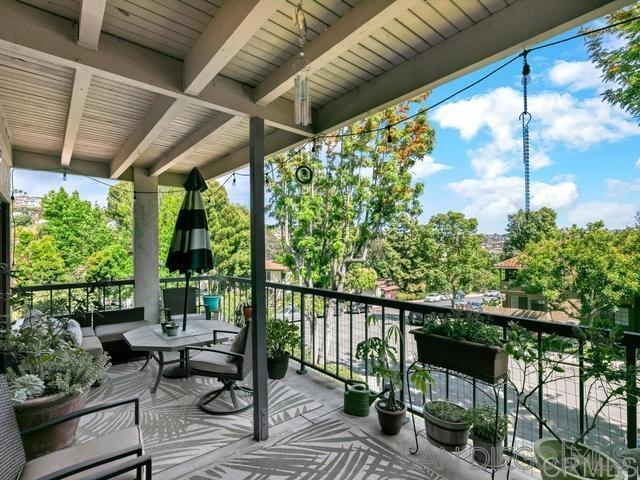 2376 Caringa Way G Property Photo 3