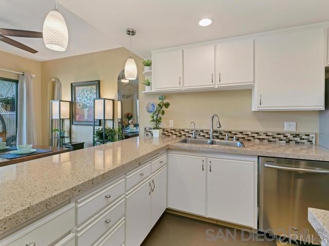2376 Caringa Way G Property Photo 6