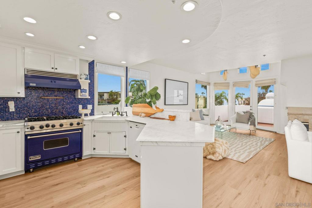 5437 La Jolla Blvd Property Photo 1