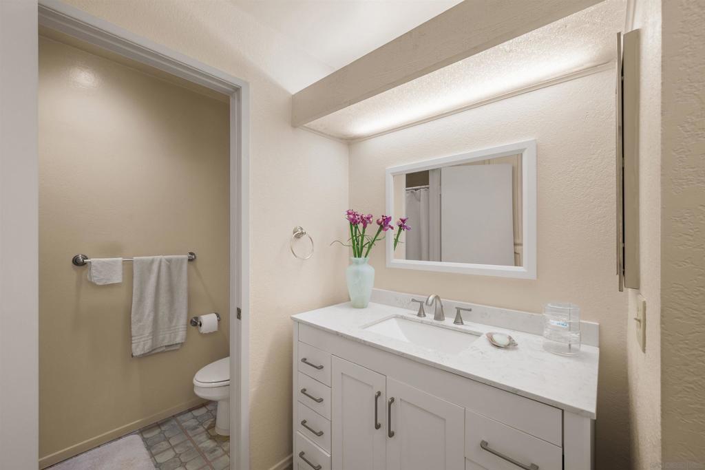 5649 Lake Park 102 Property Photo 27