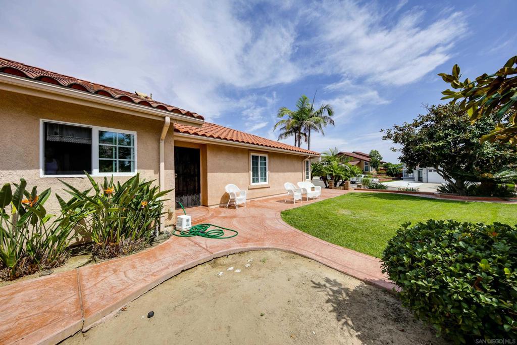 387 Bay Leaf Dr Property Photo 4