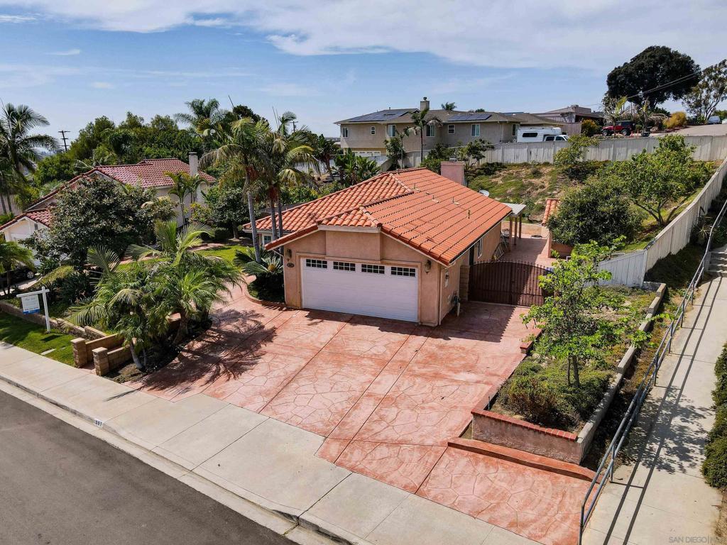 387 Bay Leaf Dr Property Photo 7
