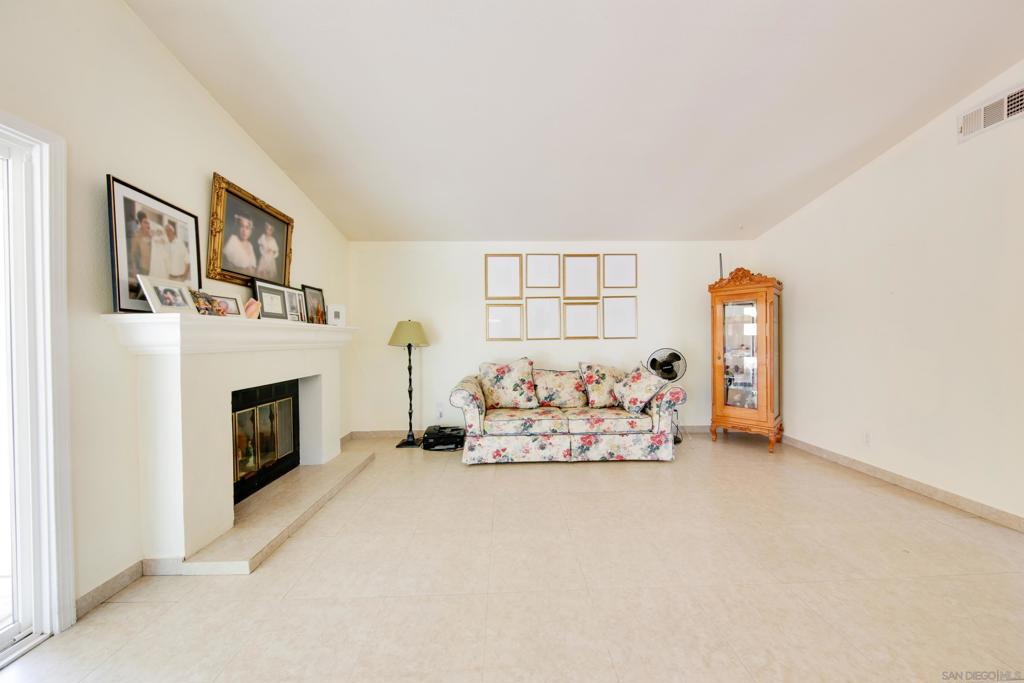 387 Bay Leaf Dr Property Photo 19