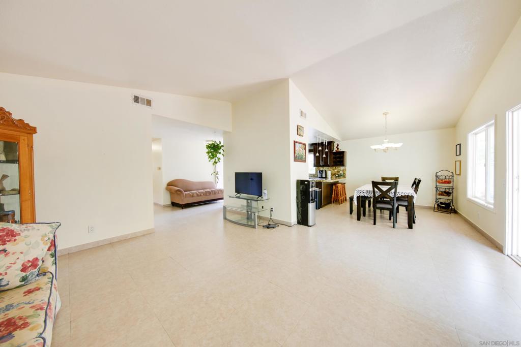 387 Bay Leaf Dr Property Photo 20