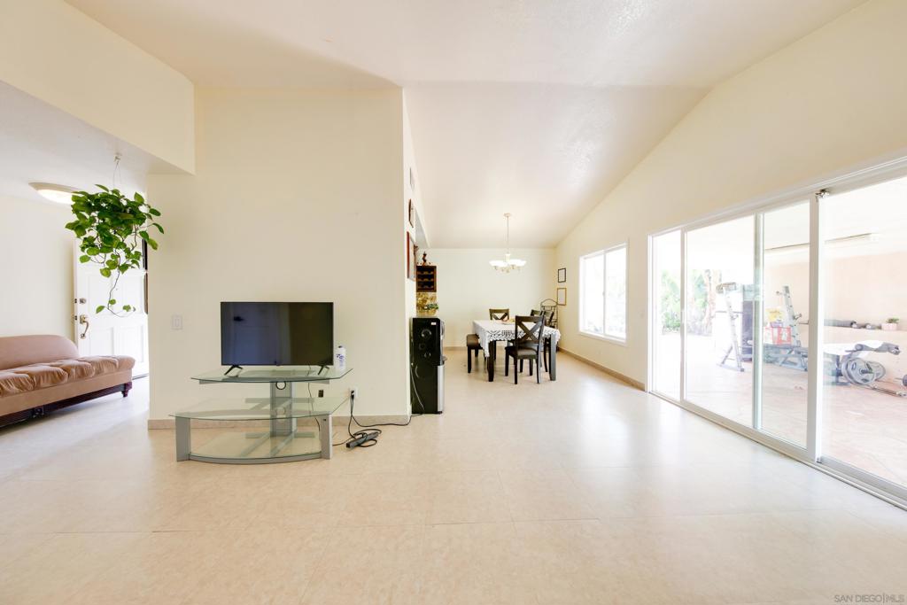 387 Bay Leaf Dr Property Photo 21