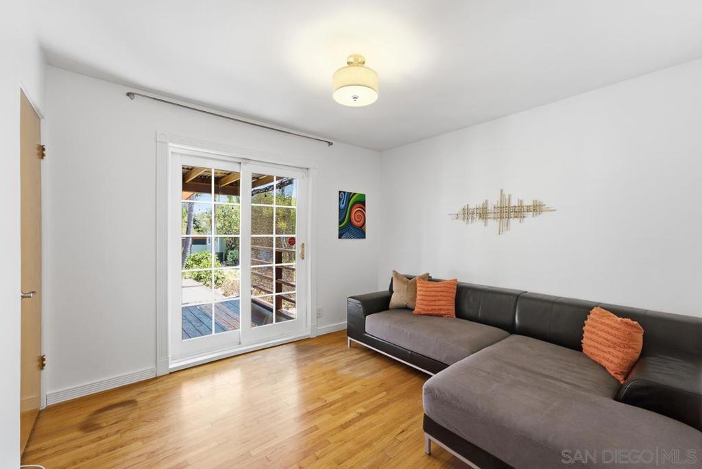 4253 Poplar Property Photo 8