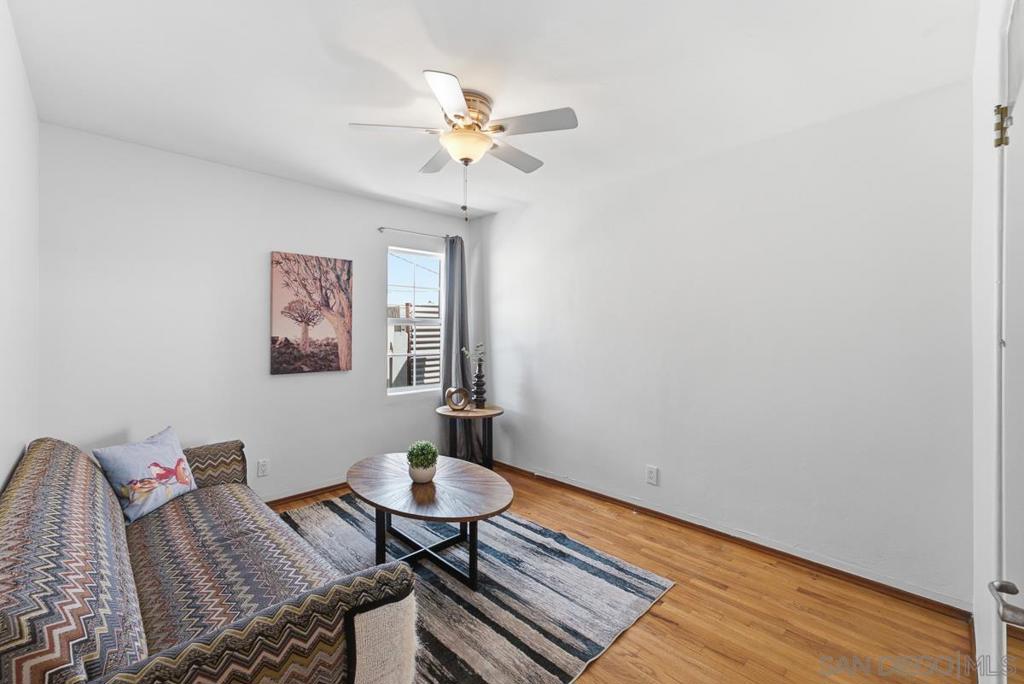 4253 Poplar Property Photo 9
