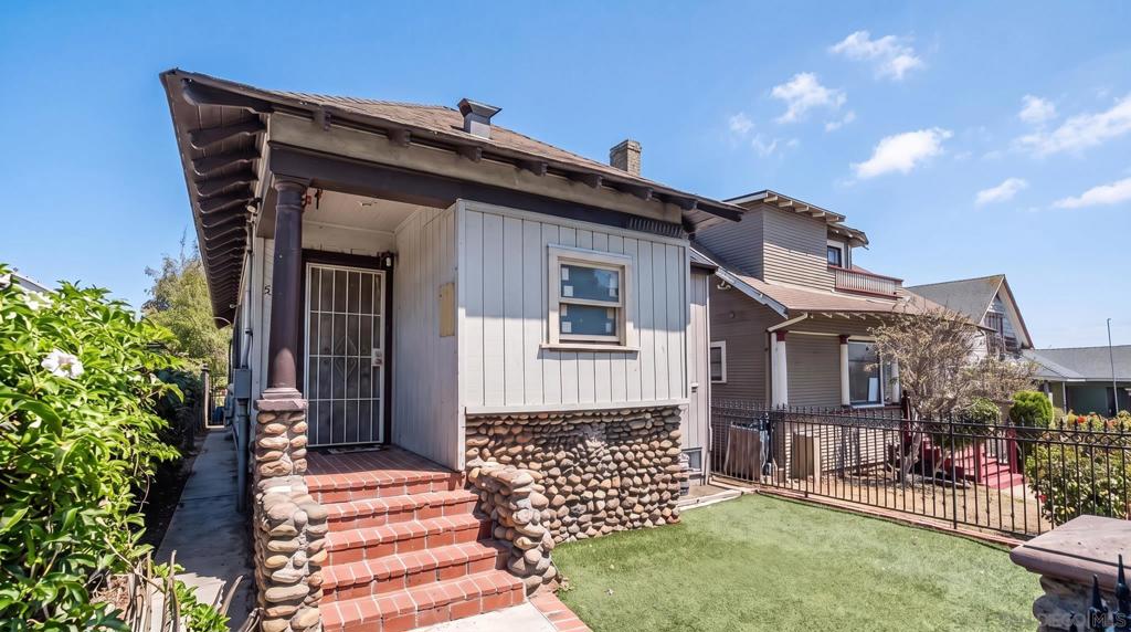 525 25Th Property Photo 1