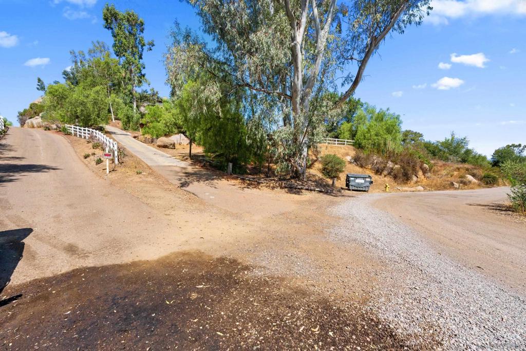 2 Chablis Rd Property Photo 4