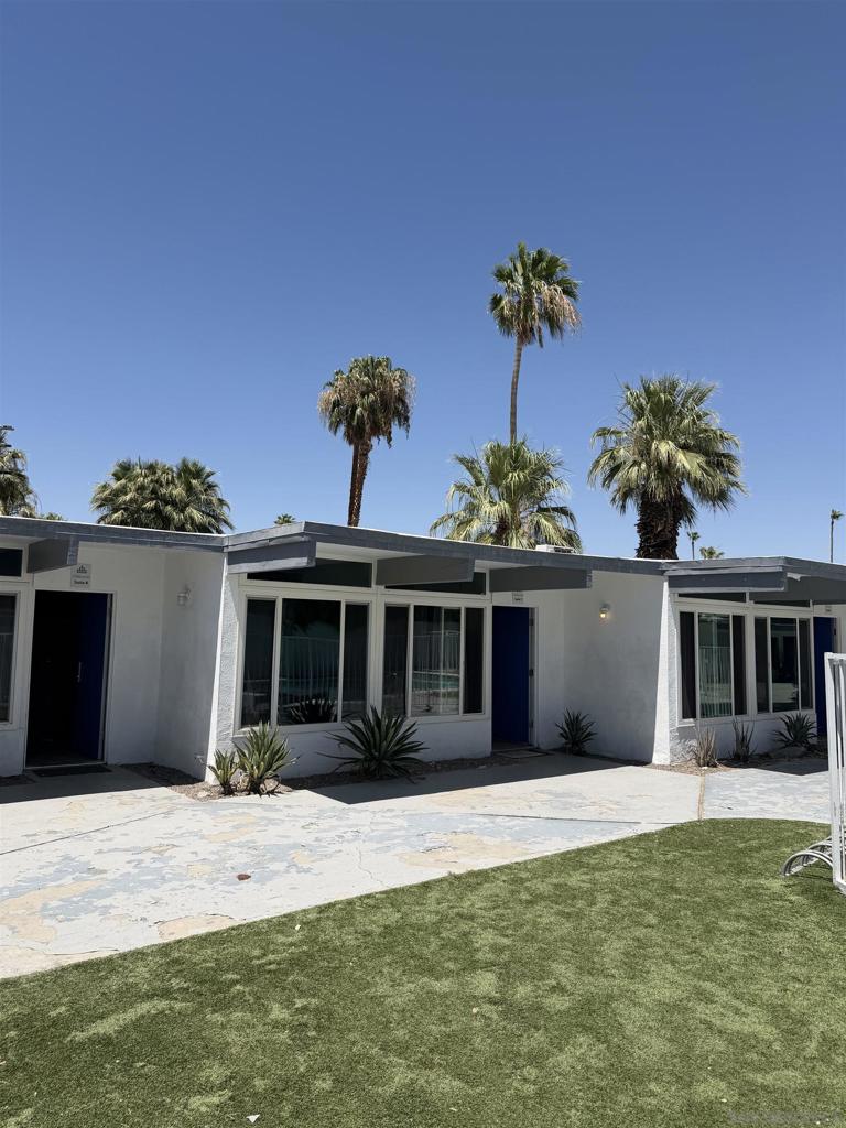 1733 E Amado Property Photo 1