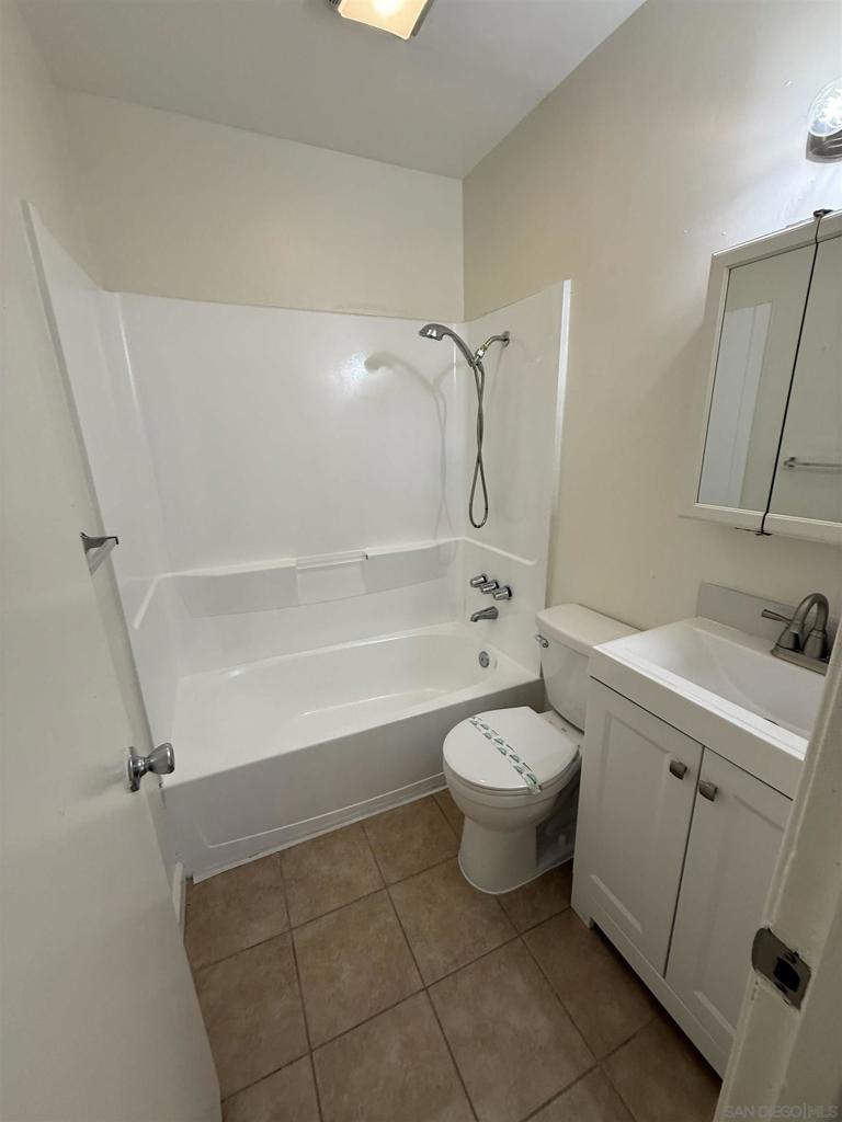 260018923SD Property Photo 5