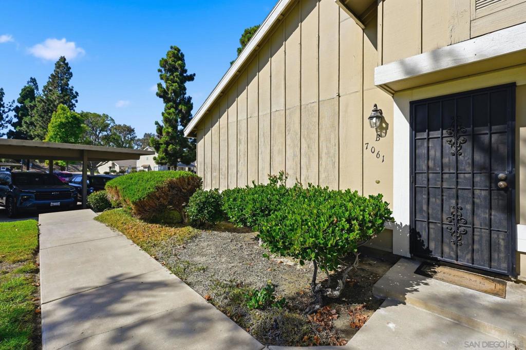 7061 Appian Dr B Property Photo 31