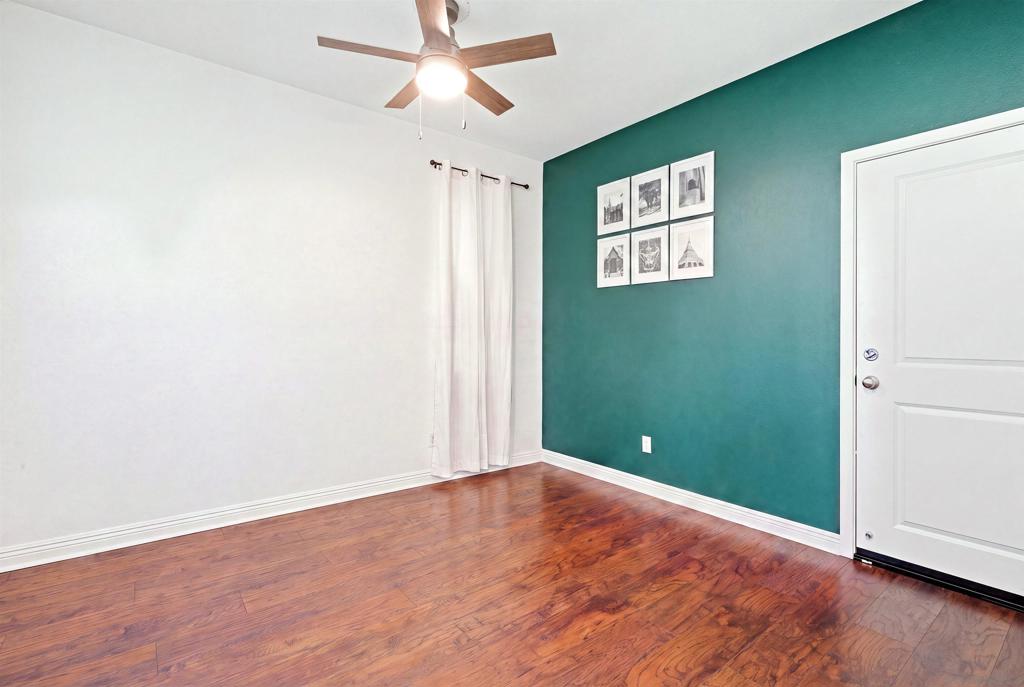325 Royal Gln 608 Property Photo 4