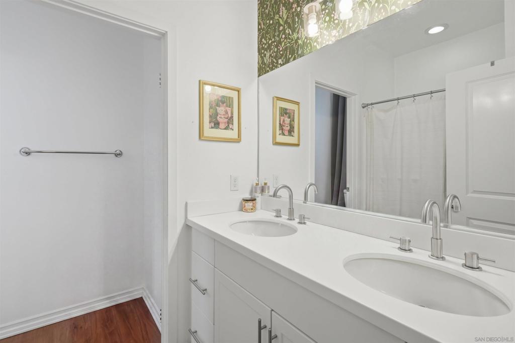 325 Royal Gln 608 Property Photo 22