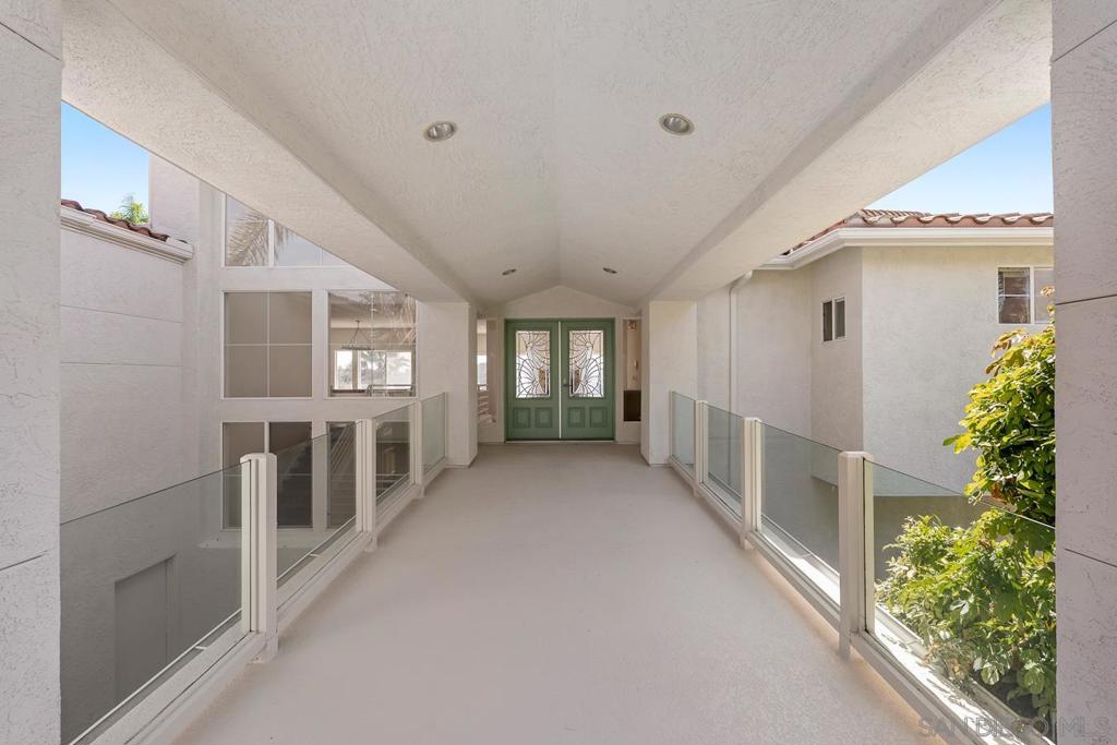 941 Avocado Pl Property Photo 5