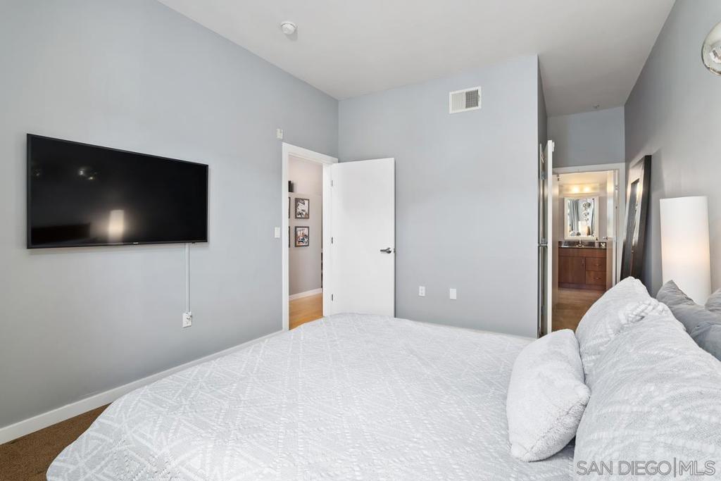 889 Date 541 Property Photo 16