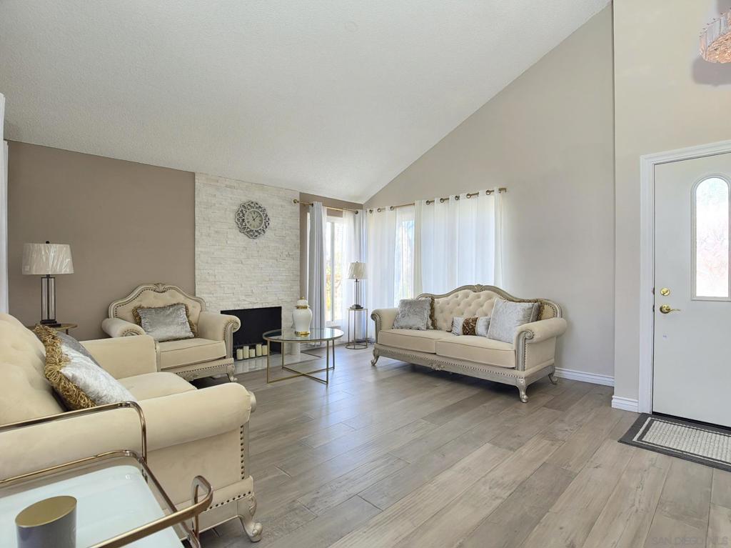 10295 Moorpark Property Photo 4