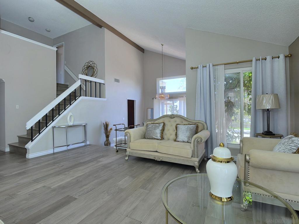 10295 Moorpark Property Photo 5