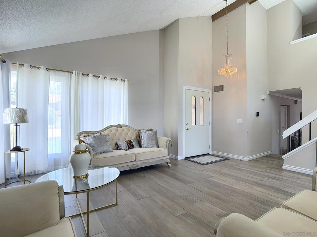 10295 Moorpark Property Photo 7