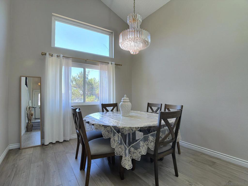 10295 Moorpark Property Photo 8