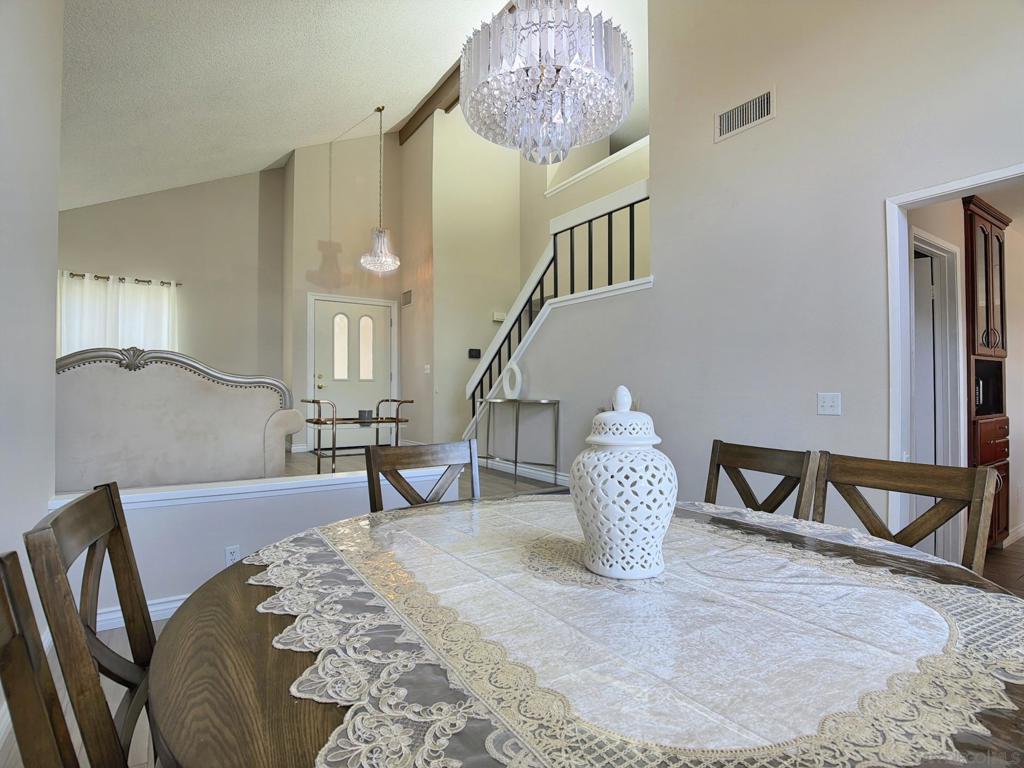 10295 Moorpark Property Photo 9