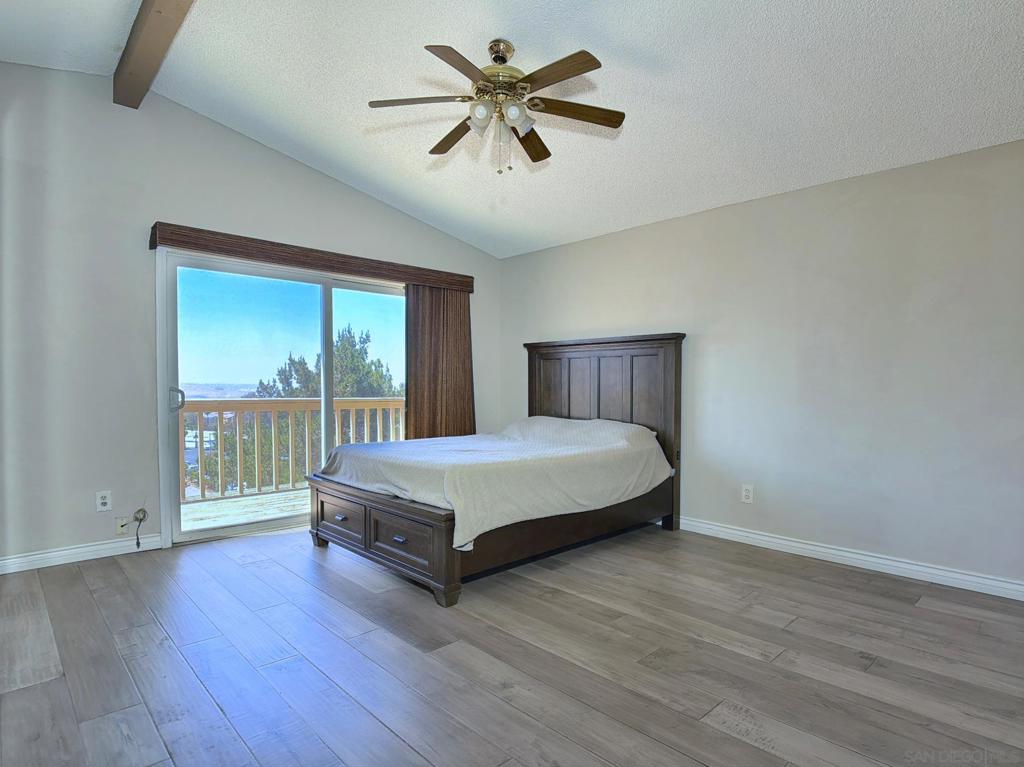 10295 Moorpark Property Photo 10