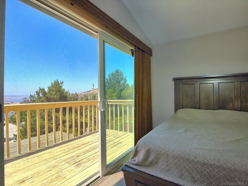 10295 Moorpark Property Photo 12