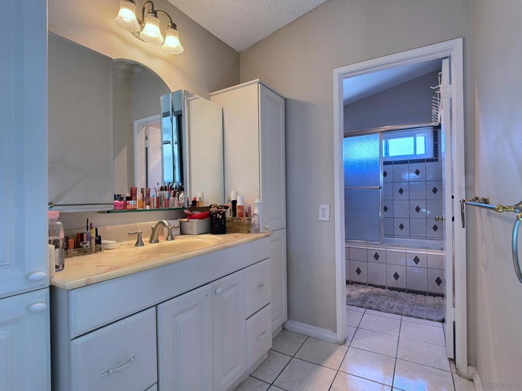 10295 Moorpark Property Photo 13