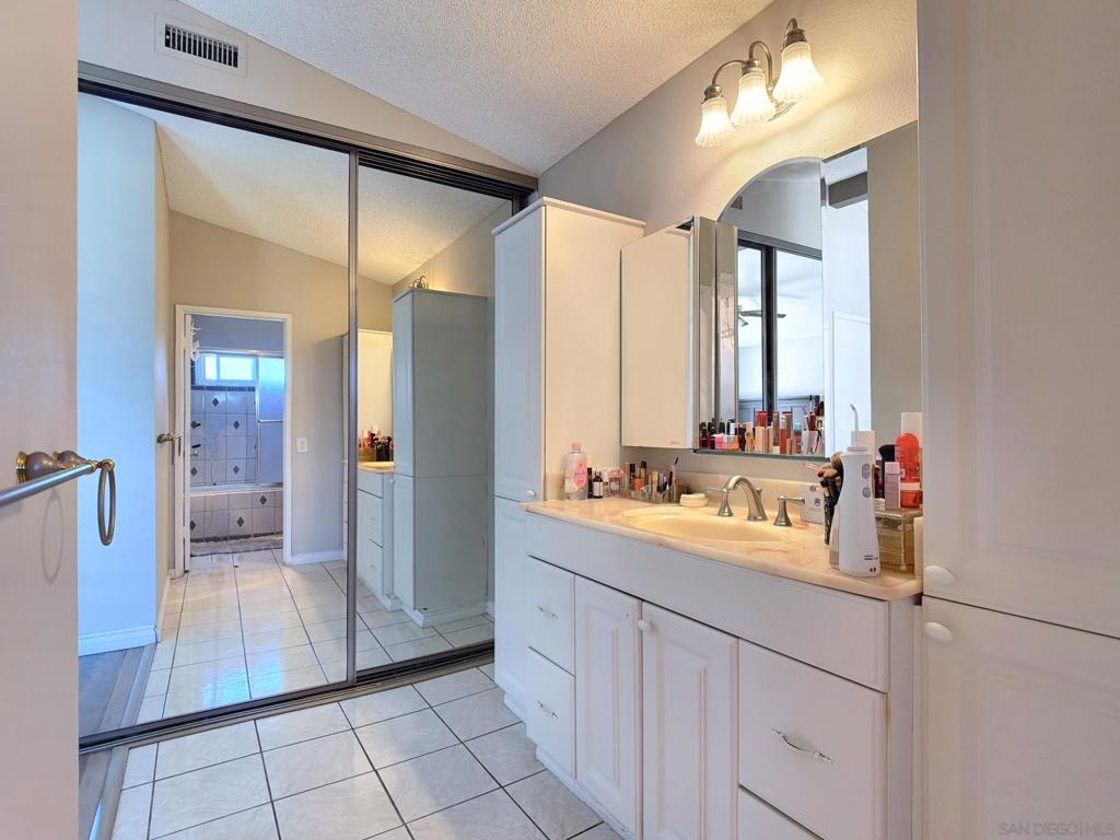 10295 Moorpark Property Photo 14