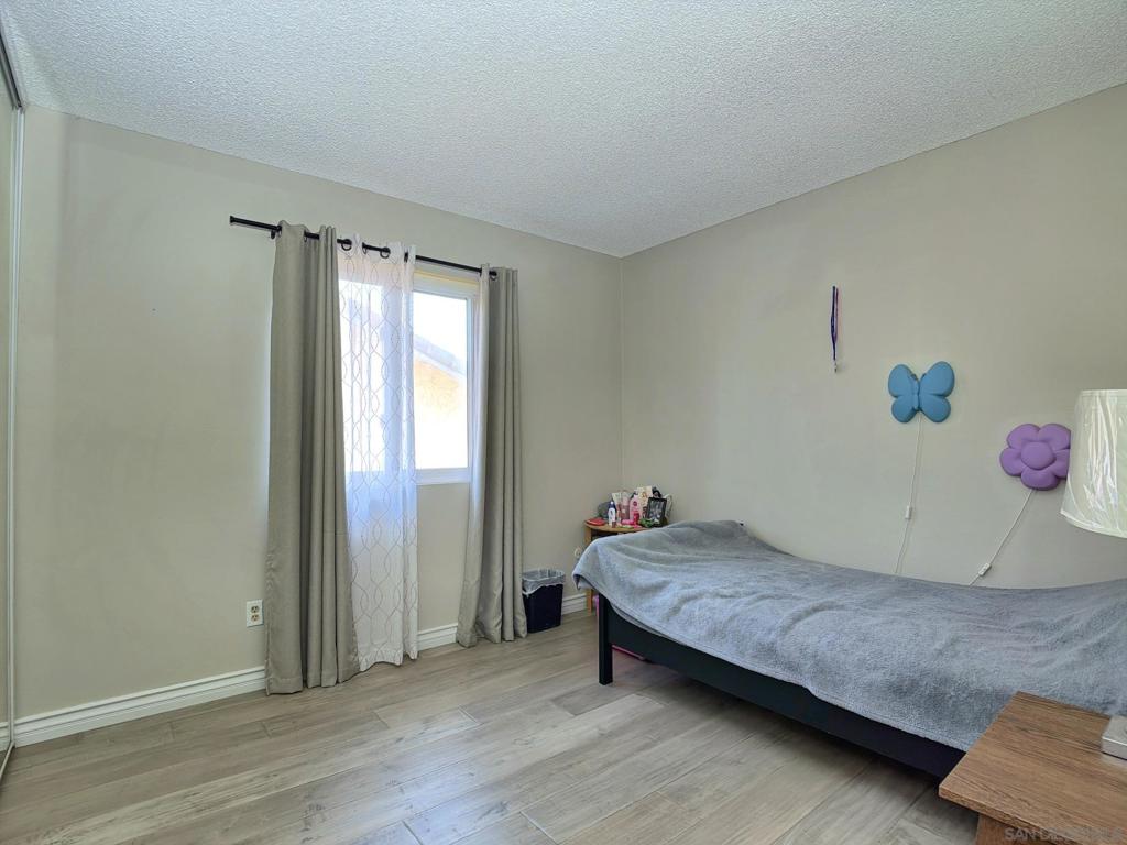 10295 Moorpark Property Photo 16