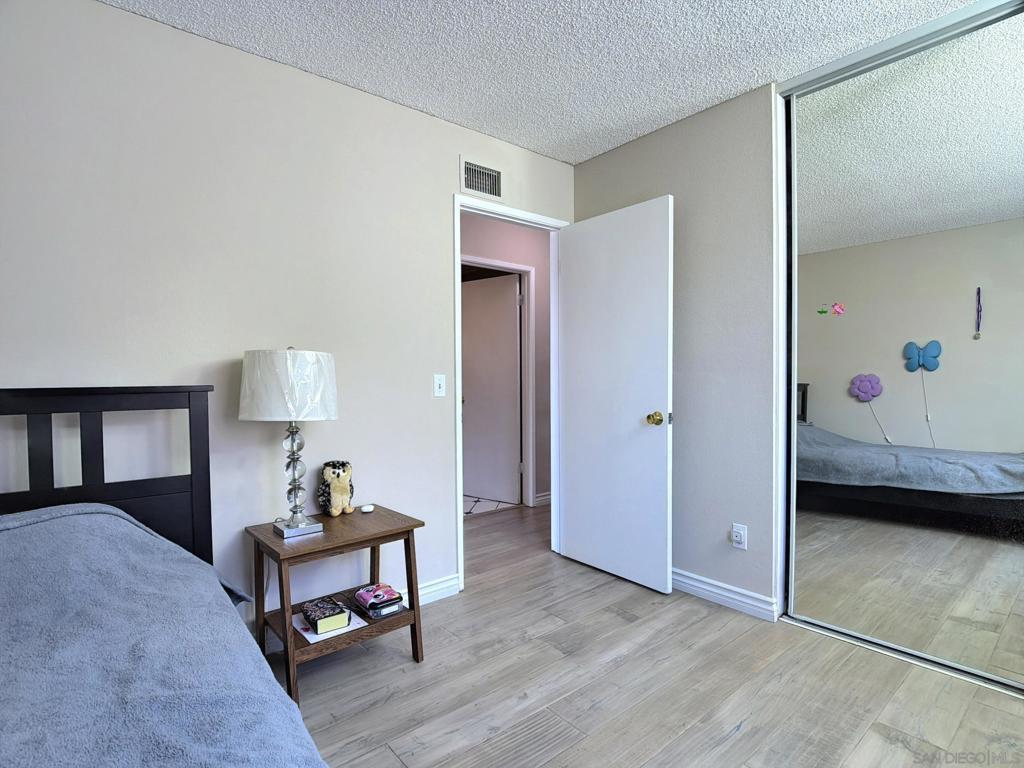 10295 Moorpark Property Photo 18
