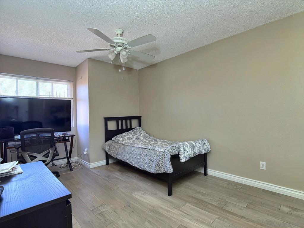10295 Moorpark Property Photo 19