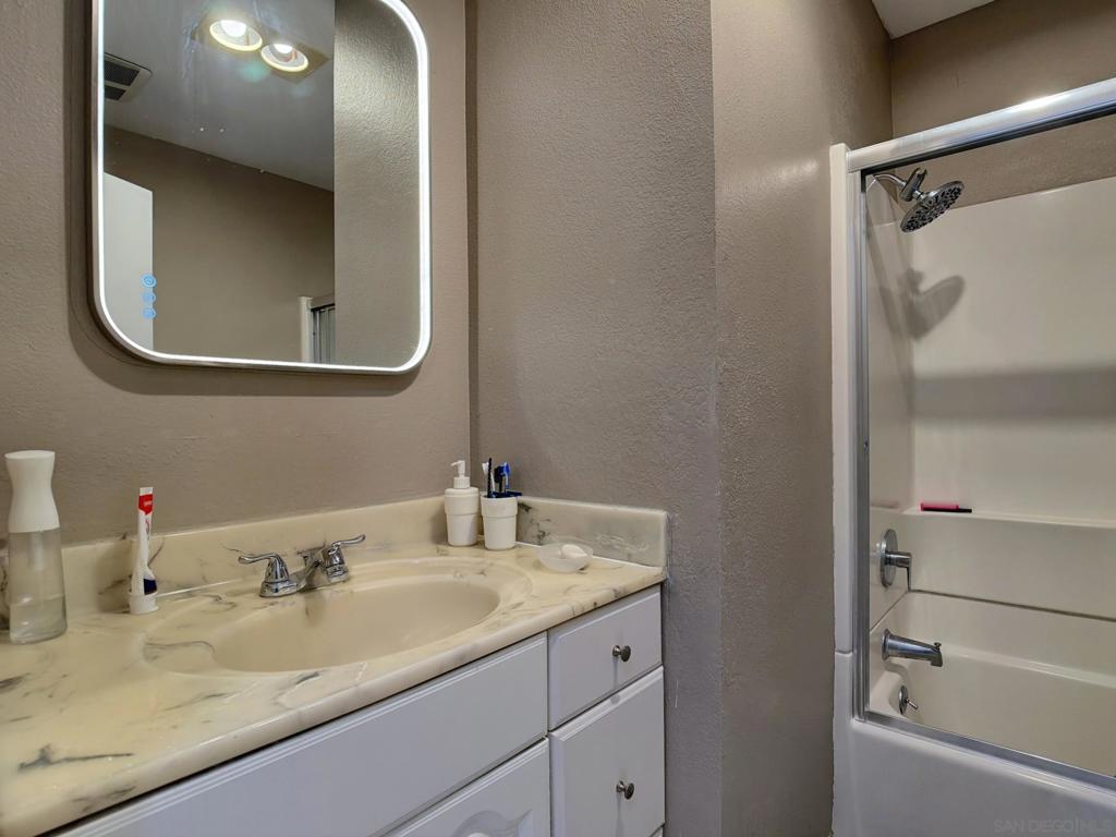 10295 Moorpark Property Photo 21