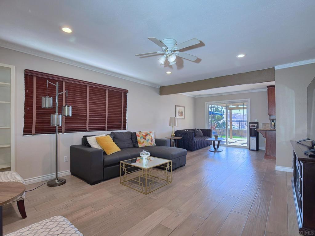10295 Moorpark Property Photo 25