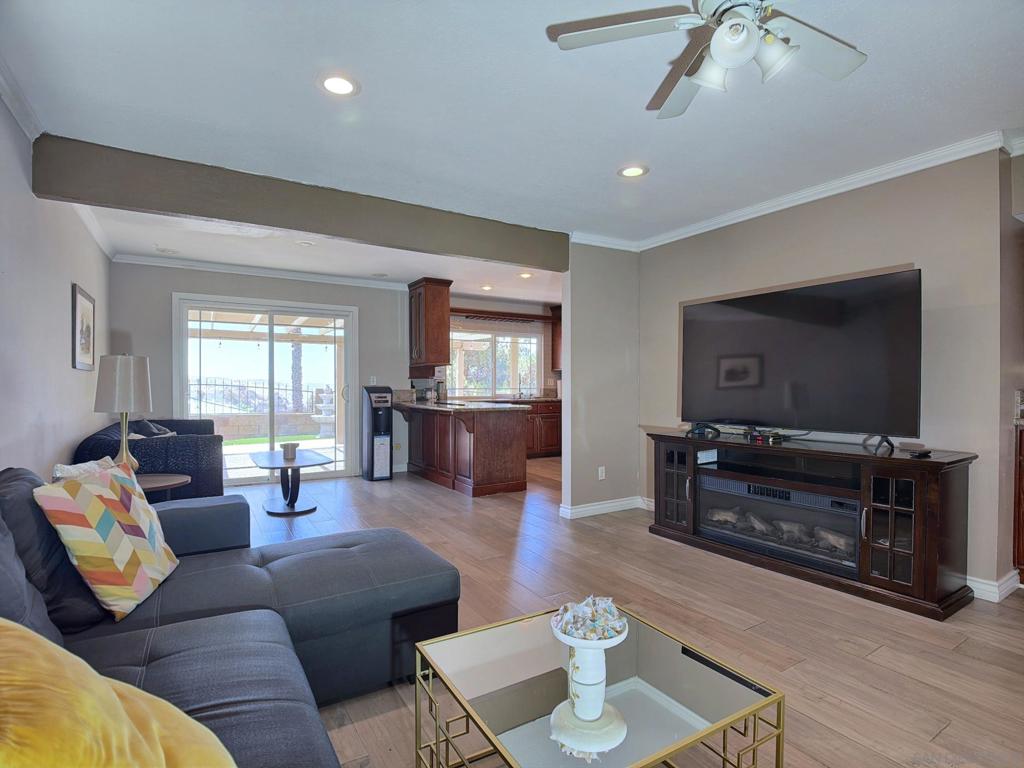 10295 Moorpark Property Photo 26