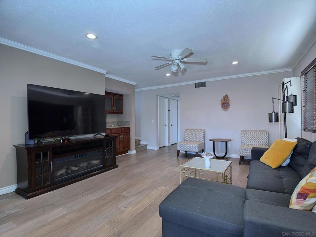 10295 Moorpark Property Photo 27