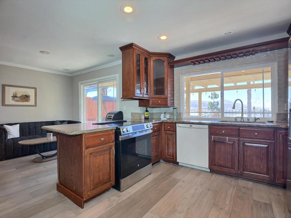 10295 Moorpark Property Photo 31