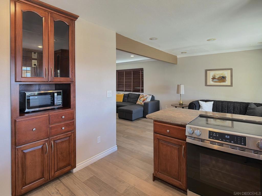 10295 Moorpark Property Photo 33