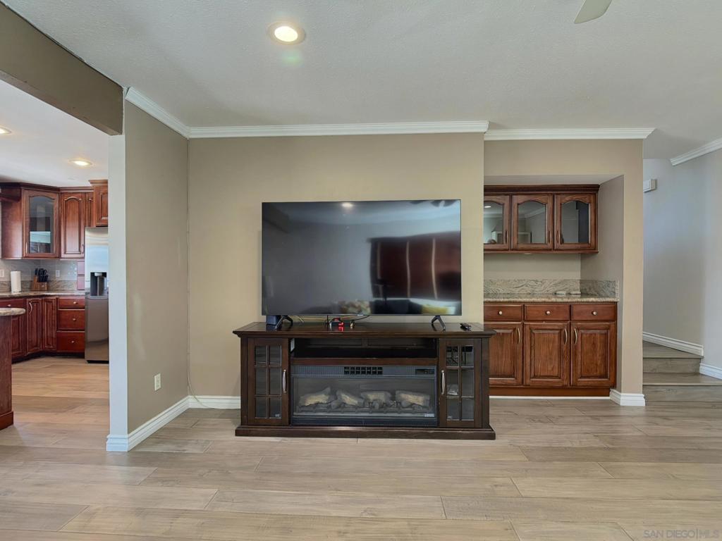 10295 Moorpark Property Photo 37