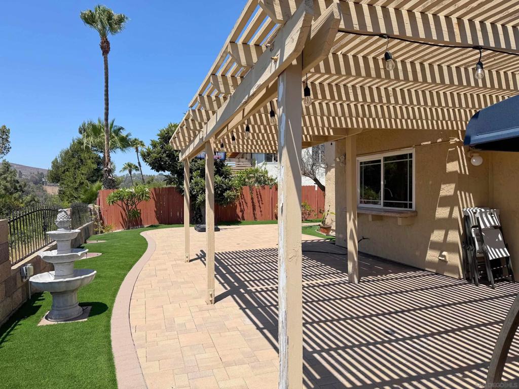 10295 Moorpark Property Photo 40