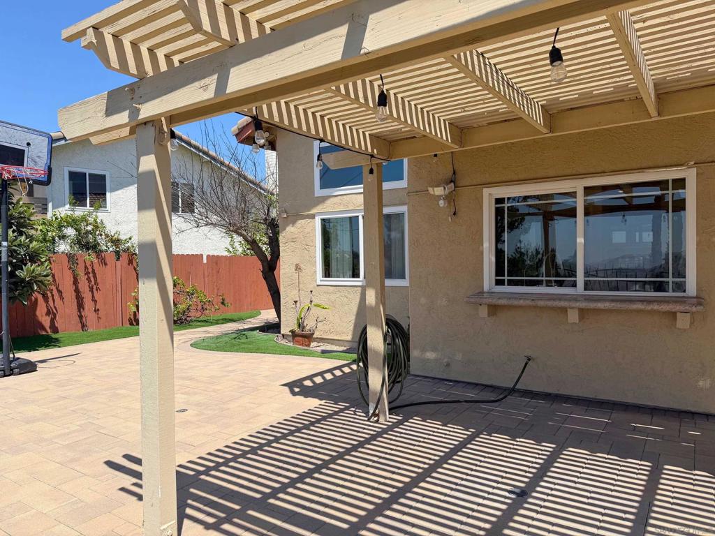 10295 Moorpark Property Photo 41