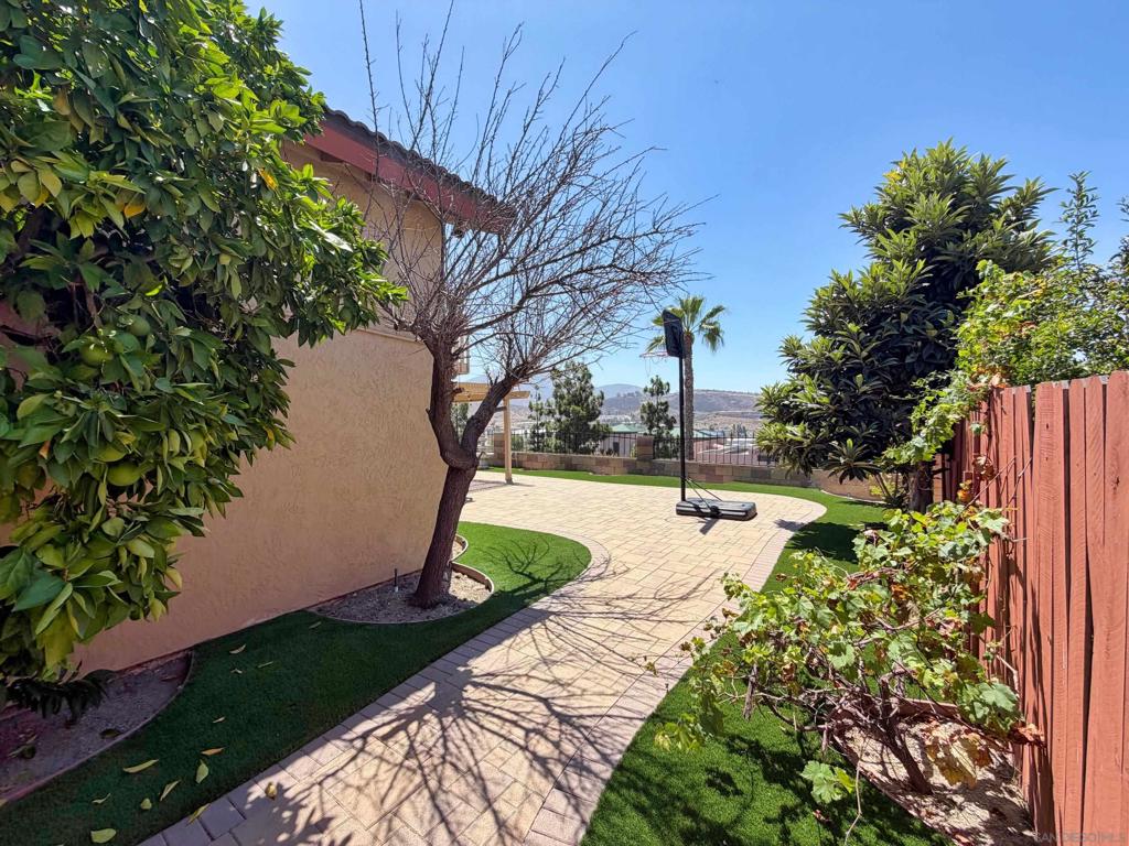 10295 Moorpark Property Photo 45