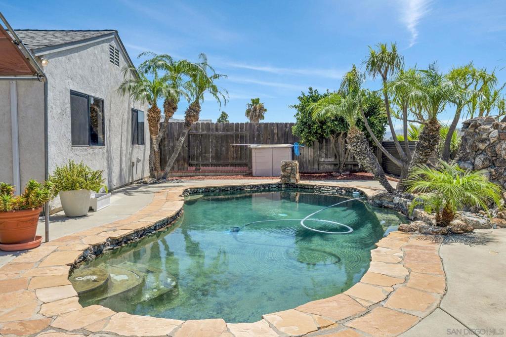 10131 Maple Tree Property Photo 1