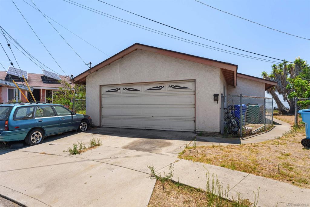 786 Goetschl Street Property Photo 5