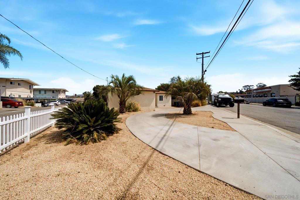 8852 Railroad Ave Property Photo 3