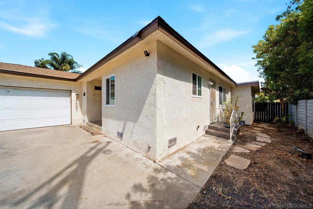 8852 Railroad Ave Property Photo 5